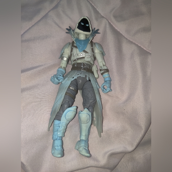 Other - Fortnite frozen raven figure